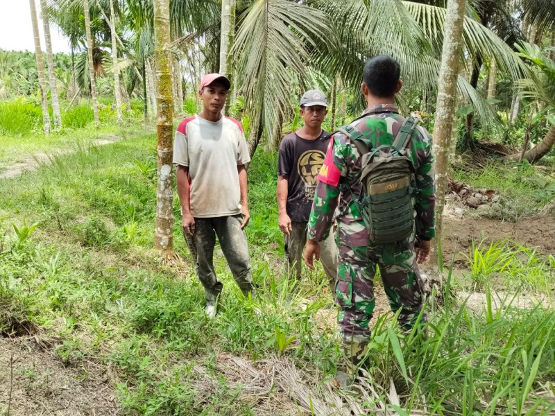 Patroli Tapal Batas di Wilayah Sanglar Koramil 07/Reteh Aman dan Terkendali