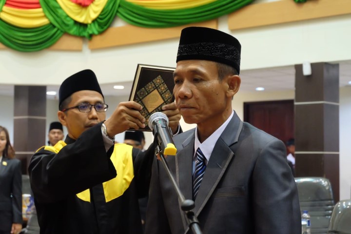 Gantikan Musmulyadi, Muhaemin Resmi Dilantik Jadi Anggota DPRD Inhil 