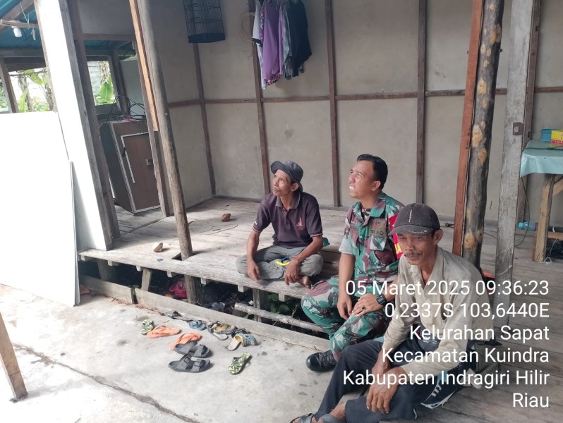 Babinsa Koramil 04/Kuindra Meningkatkan Kesadaran Masyarakat akan Pentingnya Persatuan dan Kesatuan