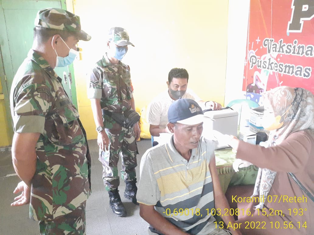 Serbuan Vaksinasi Dosis Ke-3 Bagi Masyarakat Oleh Koramil 07/Reteh