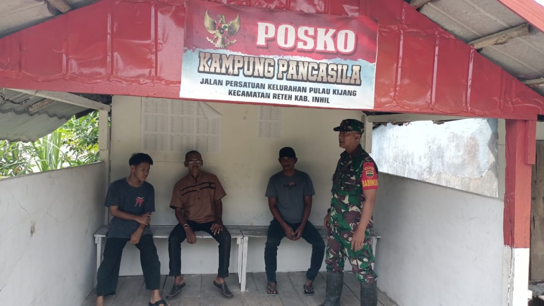 Babinsa Koramil 07/Reteh Laksanakan Komsos, Pererat Hubungan TNI dan Rakyat