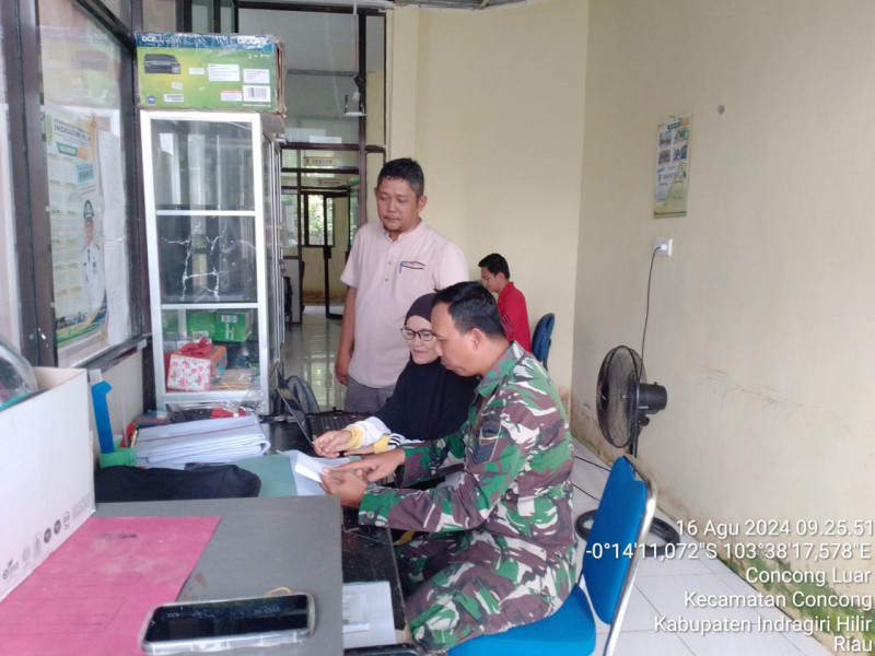 Bersama Aparat Desa, Danpos Concong Serma Suhaidi Jalin Silaturahmi Melalui Komsos