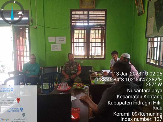 Babinsa Koramil 09/Kemuning Bahas Tindak Lanjuti Tentang Data P3KE