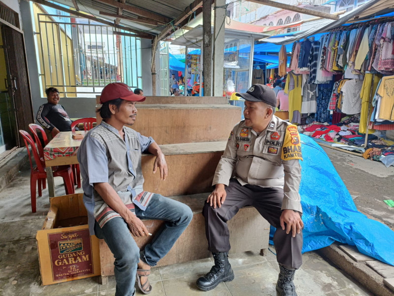 Lewat Sambang, Bhabinkamtibmas Desa Belantaraya Aiptu Edysah Putra Bangun Ajak Masyarakat Wujudkan Kamtibmas Kondusif