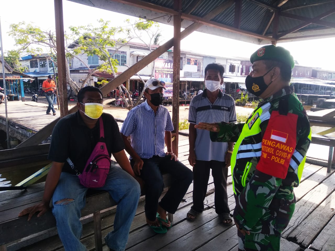 Antisipasi Lonjakan Covid-19, Babinsa Koramil 04/Kuindra Ajak Warga Patuhi Prokes