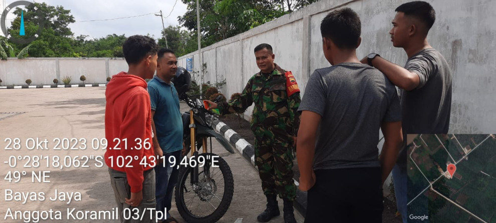 Lakukan Komsos, Babinsa 03/Tpl Sambangi Perkumpulan Pemuda Di Wilayah Binaan