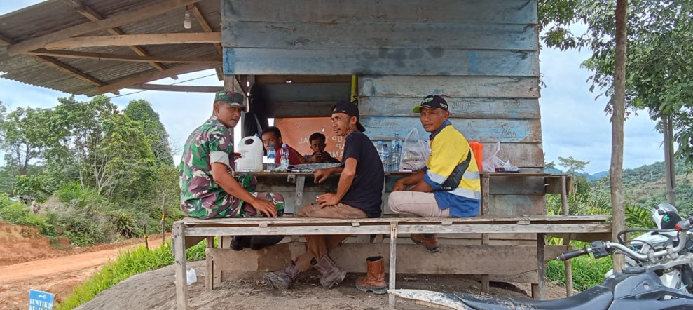 Melalui Komsos Babinsa Koramil 09/Kemuning Ciptakan Pilkada Damai 2024