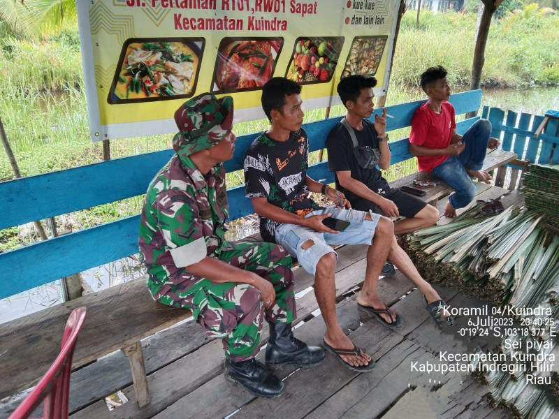 Babinsa Koramil 04/Kuindra Tanamkan Sikap Menghargai Antar Sesama Umat Beragama