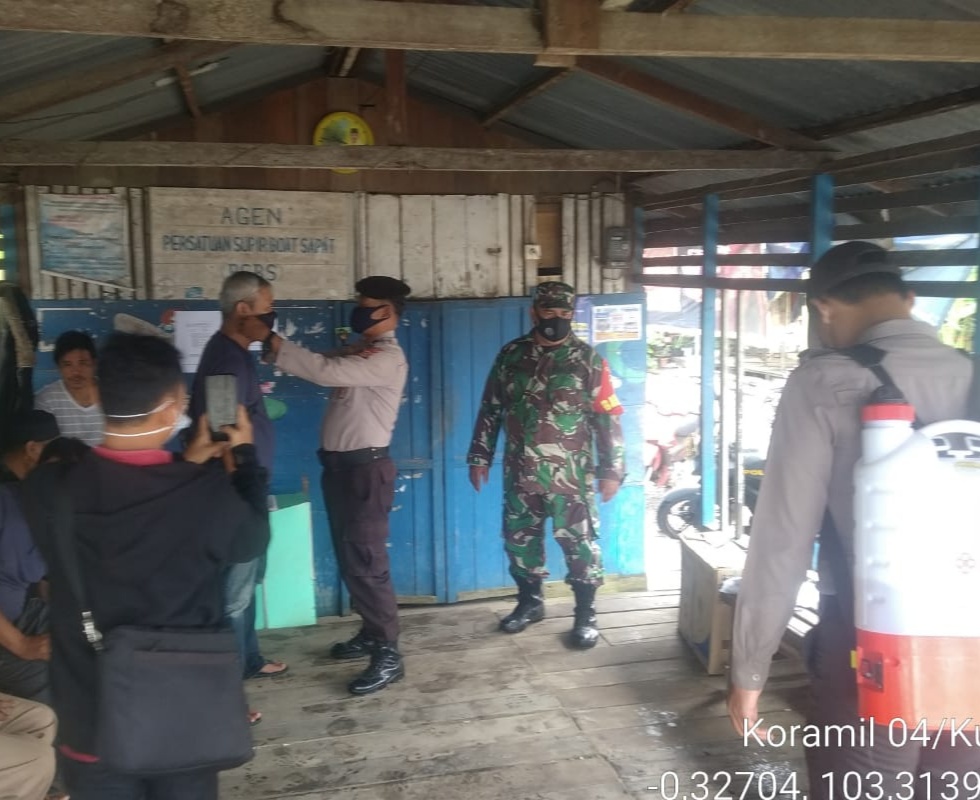 Kompak, Koramil 04/Kuindra dan Polsek Lakukan Penegakan Protkes Terpadu di Sapat