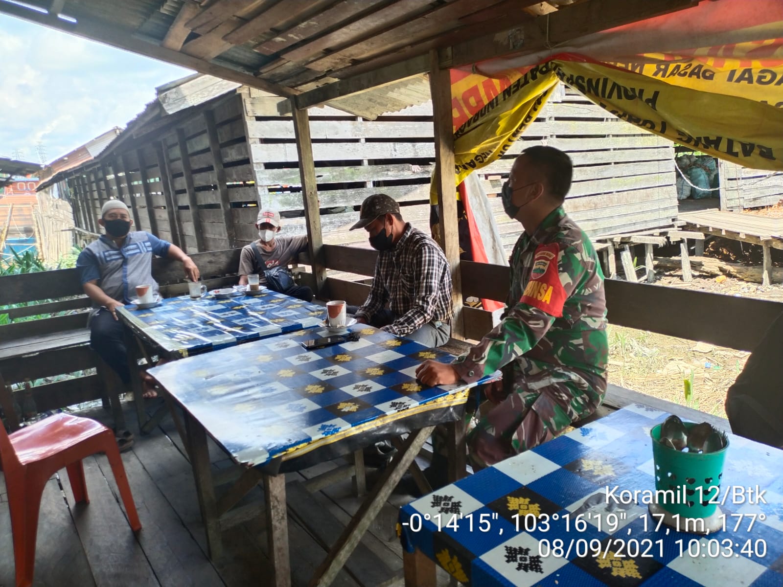 Serda Pernando Sitompul Komsos dengan Warga di Wilayahnya