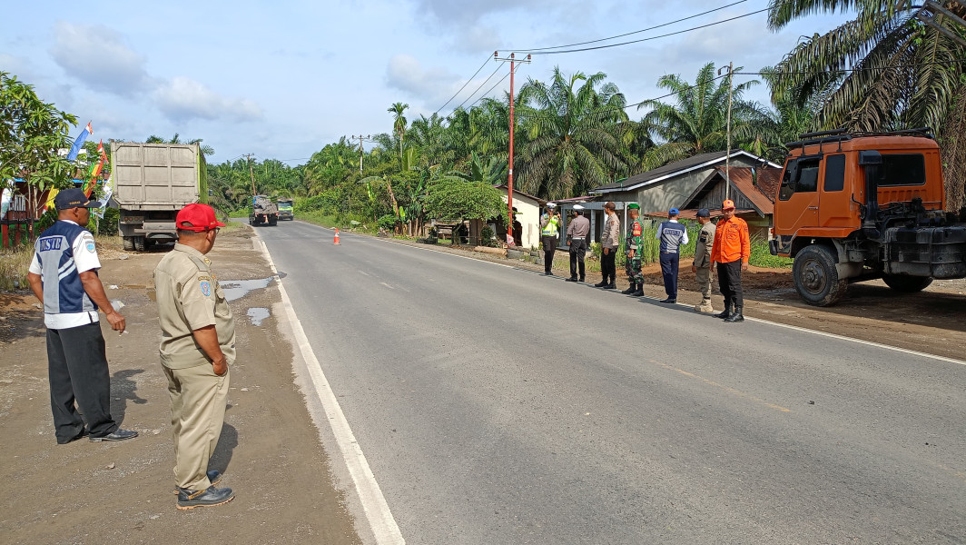 Danramil 09/Kmg Beserta Jajarannya Ikut Turun Untuk Lakukan Pos Pengamanan Nataru