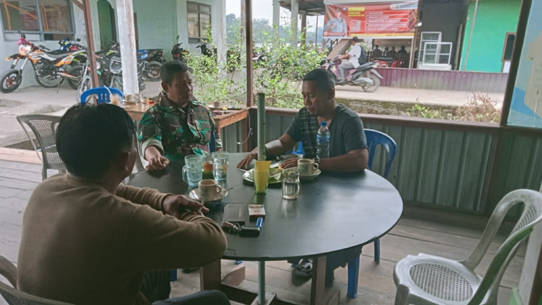 Jalin Kedekatan, Babinsa 05/Gas Serma Nawawi Komsos Bersama Warga Binaan