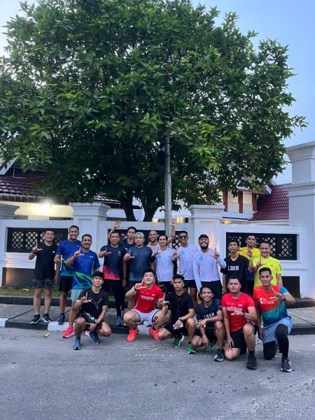 Hut ke 80, Brimob Polda Riau Adakan Event Lari Unik Berkelompok Sejauh 8 KM