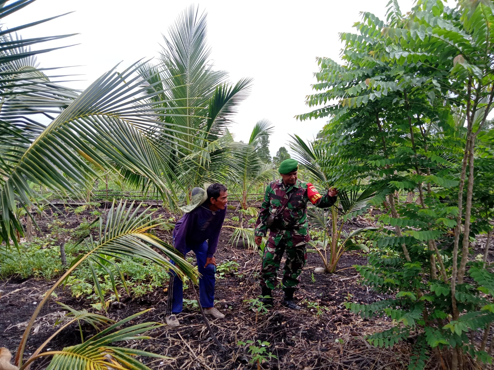 Bersama MPA, Babinsa Koramil 04/Kuindra Lakukan Patroli Karlahut