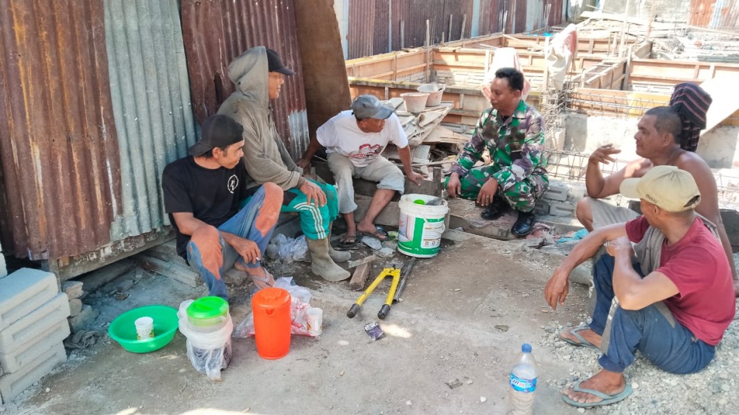 Babinsa Koramil 03/Tpl Pantau Efektivitas Komunikasi Publik di Tanjung Pidada