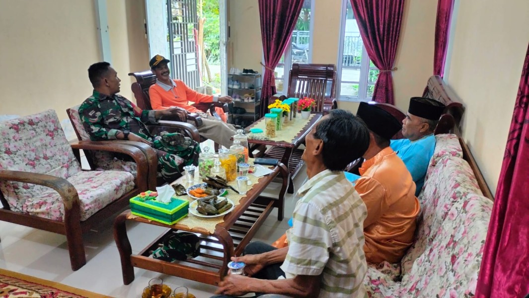 Tingkatkan Kerjasama, Babinsa Komsos Bersama Lurah, RT dan Masyarakat