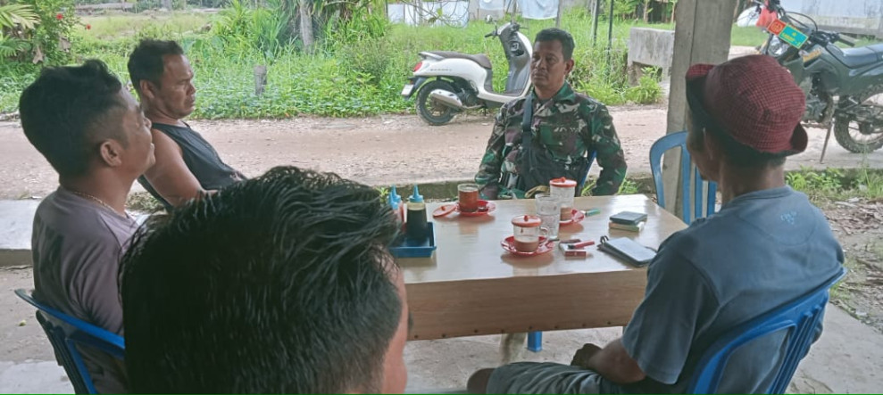 Dengan Kedekatan, Babinsa 05/Gas Serka Nawawi Komsos Bersama Warga Binaan