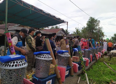 Melalui Bidang Satlinmas, Satpol PP Inhil Salurkan Bantuan Korban Kebakaran di Keritang
