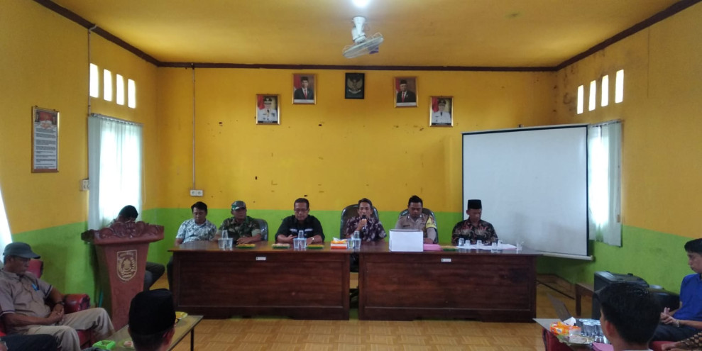 Babinsa 03/Tpl Hadiri Rapat Penetapan Nomor Urut Bakal Calon Kepala Desa