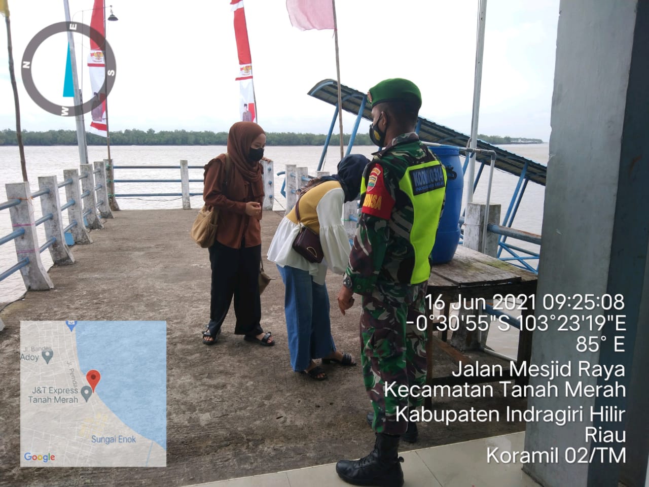 Babinsa Tegakkan Protokol Kesehatan di Pelabuhan Kecamatan Tanah Merah