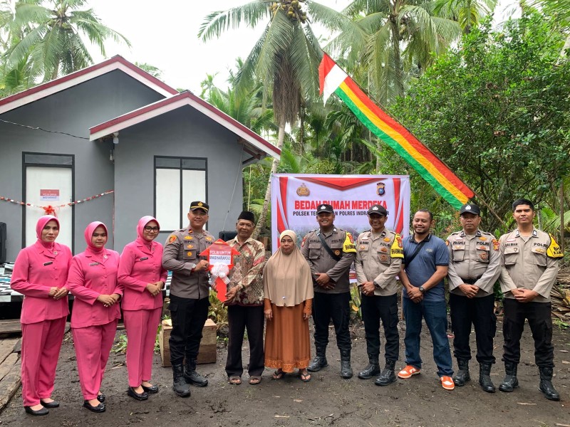 Polsek Tembilahan Polres Inhil Polda Riau Resmikan Bedah Rumah Merdeka untuk Warga Tidak Mampu