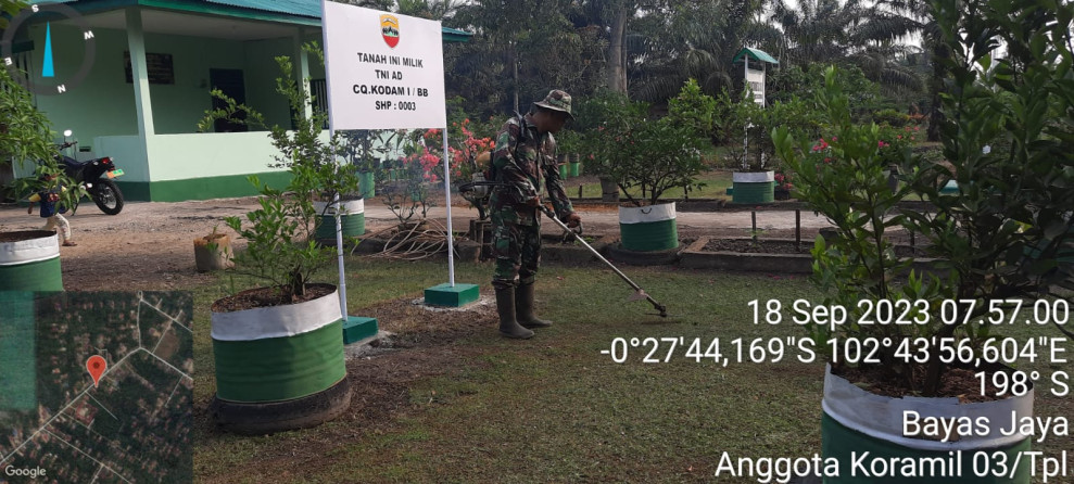 Babinsa 03/Tempuling Bersihkan Pos Dalam Rangka Tingkatkan Pelayanan