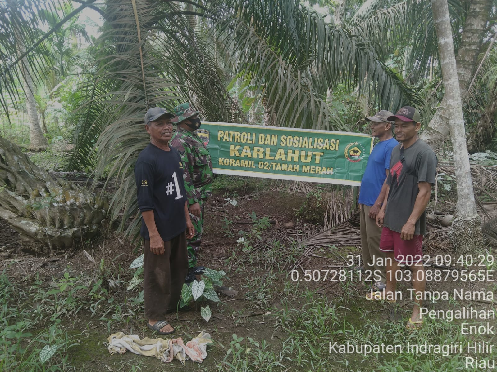 Babinsa Jajaran Koramil 02/Tanah Merah Rutin Melakukan Patroli dan Sosialisasi Karhutla