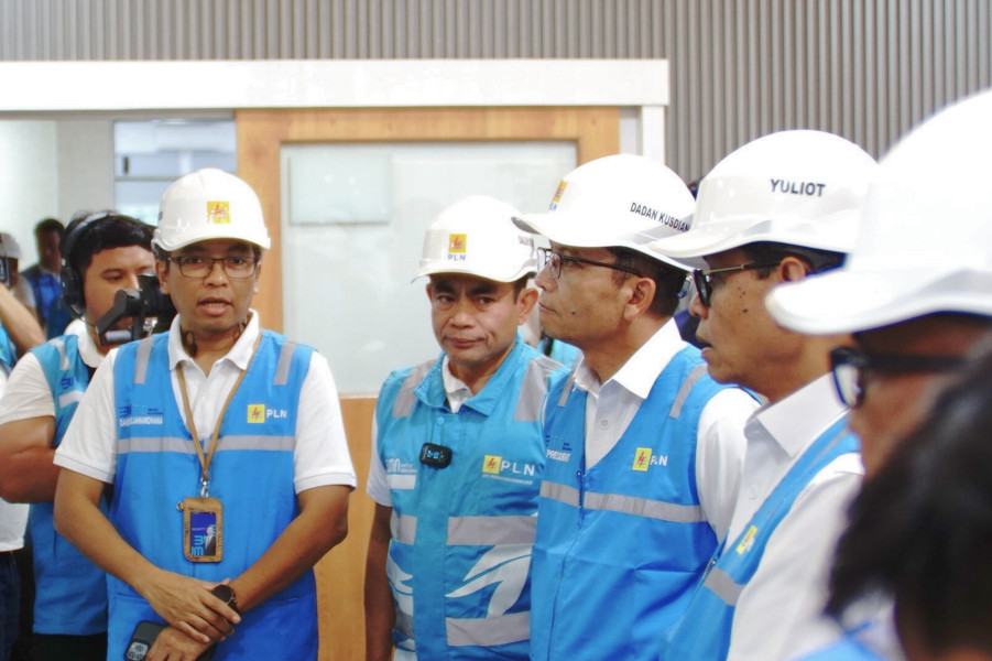 Wakil Menteri ESDM, Yuliot, Tinjau Posko Siaga PLN di Medan untuk Pastikan Keandalan Listrik Natal dan Tahun Baru
