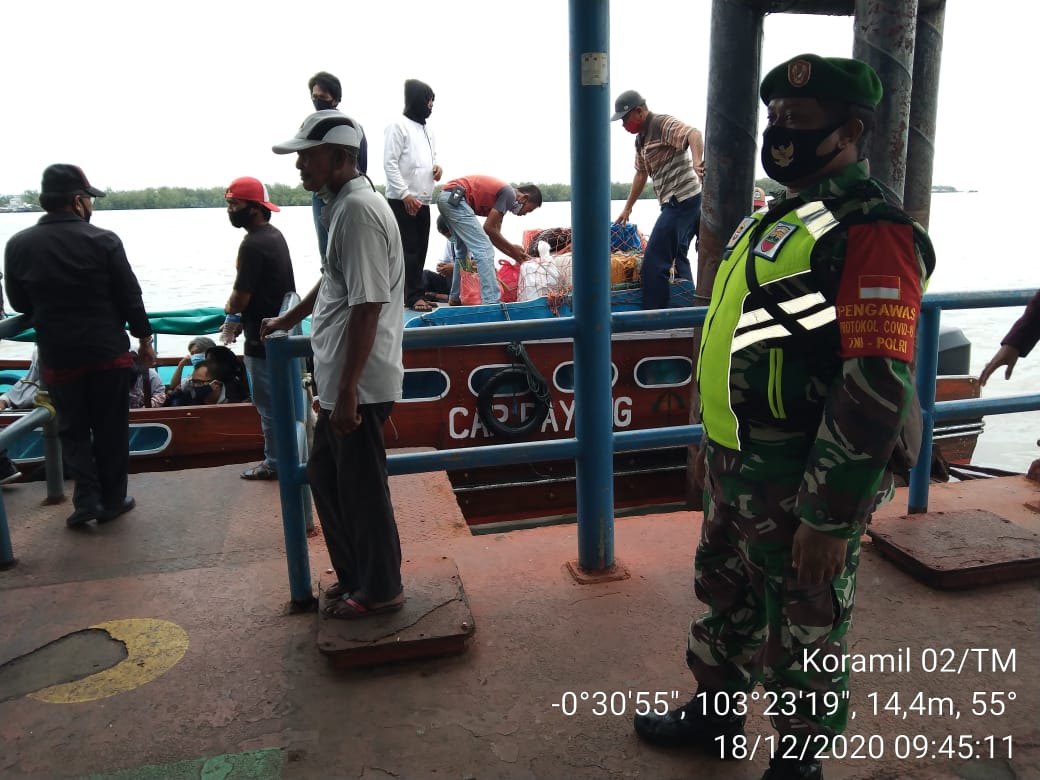 Koramil 02/Tanah Merah: Penumpang Turun dan Naik di Pelabuhan Kuala Enok Wajib Patuhi Protkes