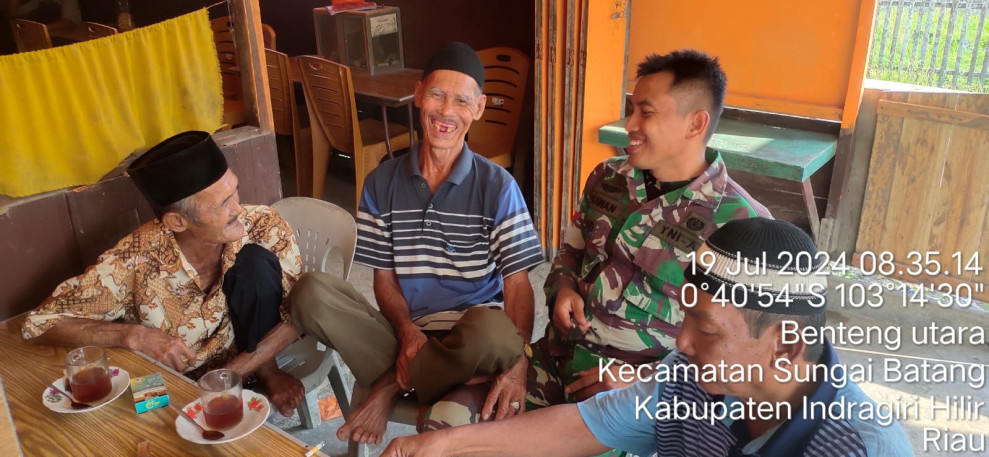 Babinsa Kopda Irawan Selalu Berupaya Untuk Berinteraksi Dengan Warga Guna Jalankan Tugas di Binaan