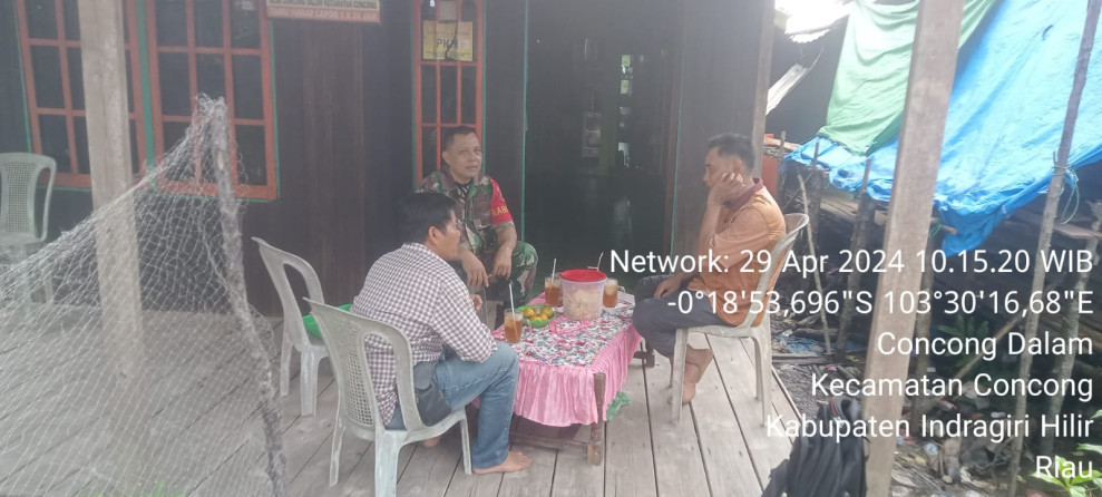 Babinsa Koramil 04/Kuindra Ingatkan Masyarakat Untuk Selalu Berkoordinasi Jika Terjadi Hal-hal Menonjol di Binaan
