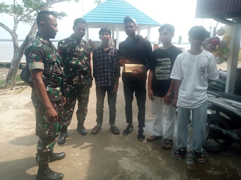 Deteksi Dini Kamtibmas, Babinsa Koramil 04/Kuindra Rutin Lakukan Komsos