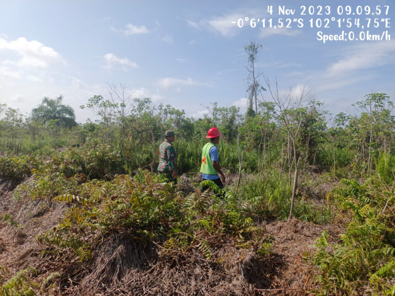Antisipasi Kebakaran, Bhabinsa 05/Gas Turun Untuk Patroli Rutin