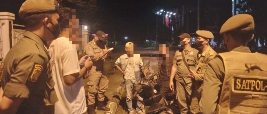 Asyik Berswafoto Tanpa Mengingat Waktu, Muda Mudi Dibubarkan Satpol PP Inhil