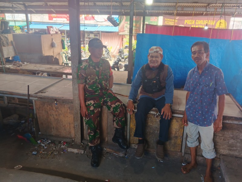 Babinsa Desa Tanjung Melayu Tekankan Pentingnya Komsos dalam Kehidupan Masyarakat