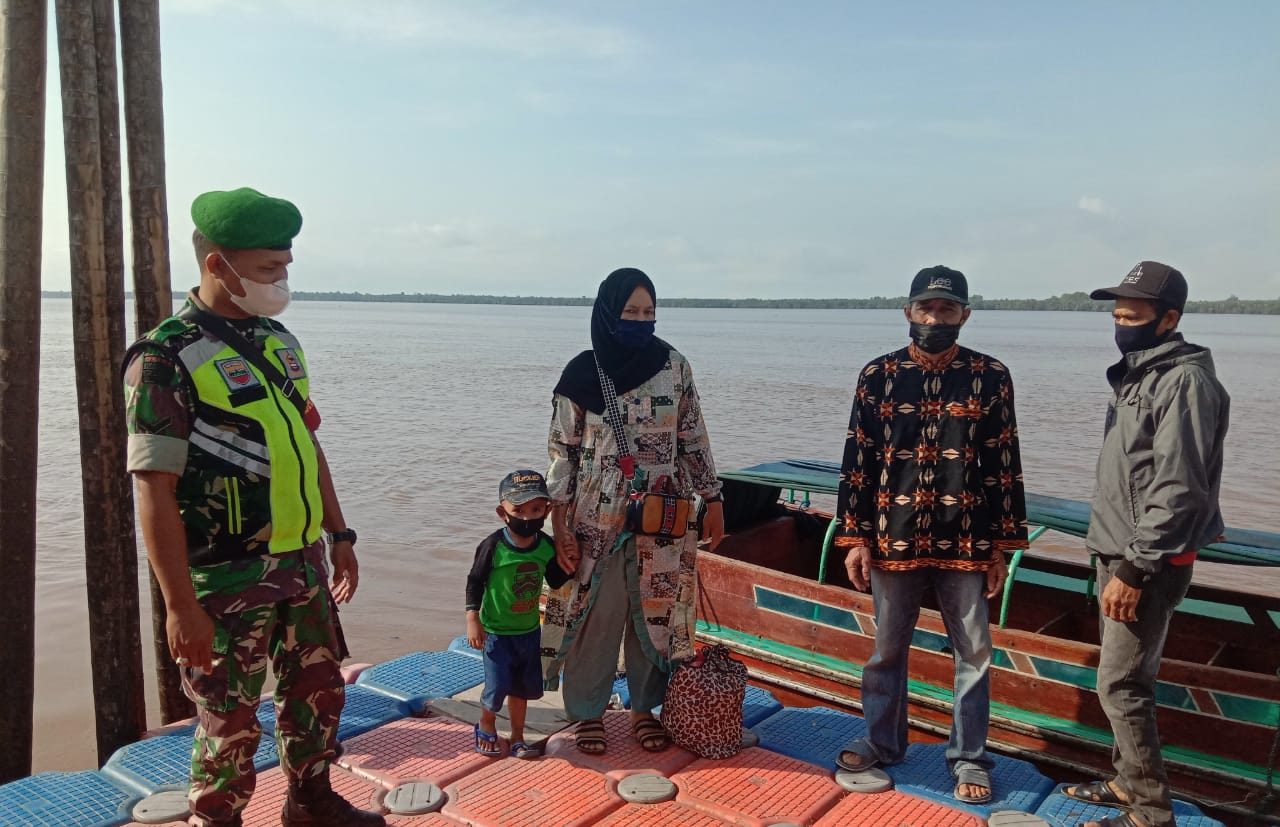 Puasa Tak Menjadi Halangan Bagi Personil Koramil 04/Kuindra Untuk Menegakan Protkes