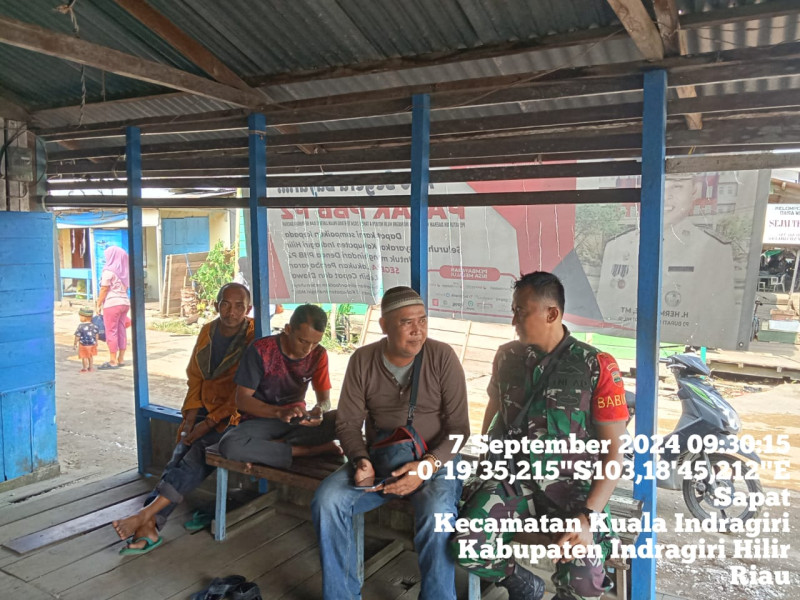 Babinsa Koramil 04/Kuindra Tanamkan Jiwa Patriot Kepada Masyarakat Melalui Komsos