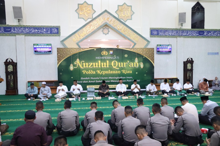 Kapolda Kepri lrjen Pol Asep Safrudin Gelar Peringatan Nuzulul Qur’an 1446 H/2025 M Kapolda Kepri lrjen Pol Asep Safrudin Gelar Peringatan Nuzulul Qur’an 1446 H/2025 M