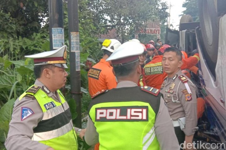Dua Orang Tewas dalam Kecelakaan Bus Kramat Djati di Cicalengka