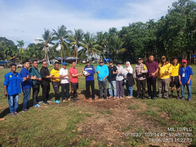 Ciptakan Sportivitas Dalam Bertanding, Danramil Koramil 10/Pelangiran Hadiri Pembukaan Turnamen Sepak Bola