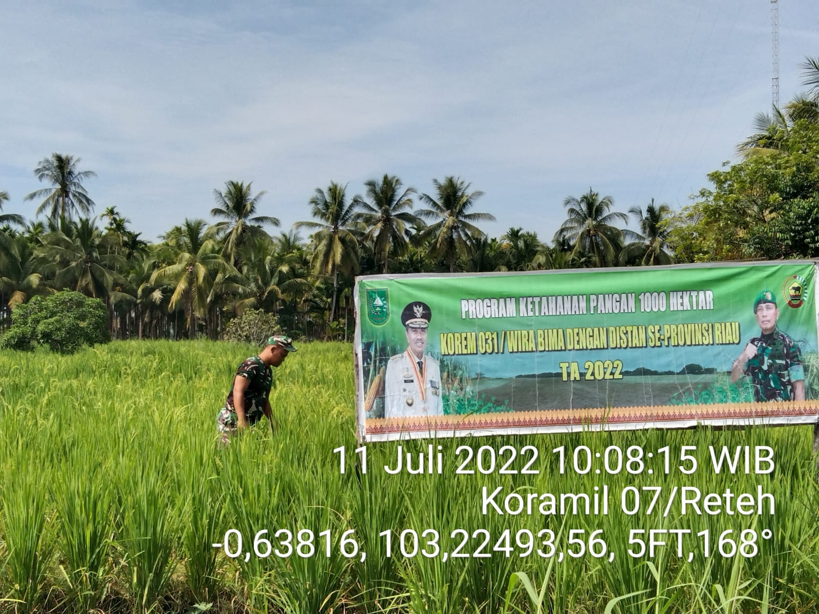 Serda Wahyudin Melaksanakan Pembersihan Sawah Dari Rumput dan Hama Siput