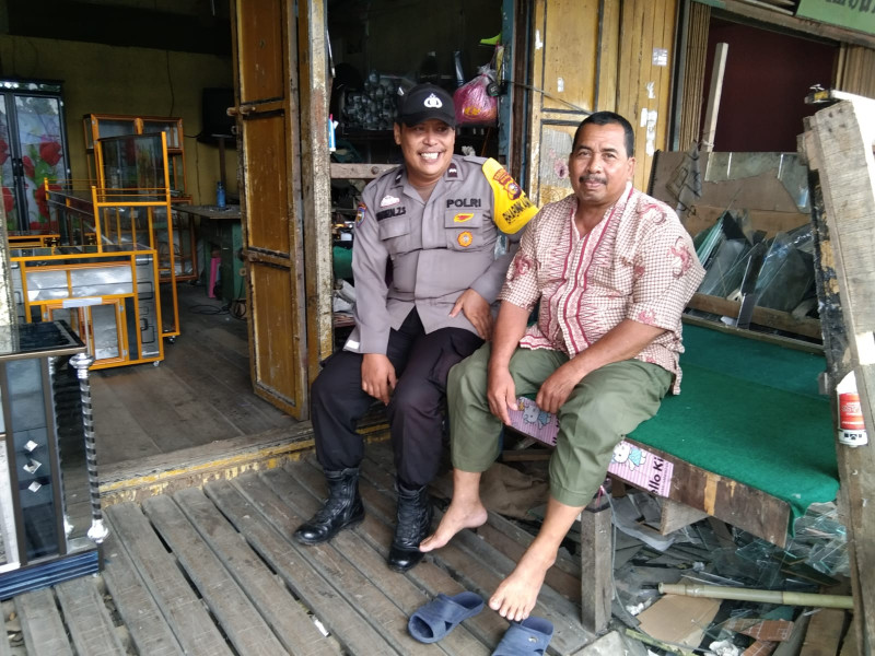 Giat Sambang Warga, Bhabinkamtibmas Desa Simpang Gaung Aipda Safrizal Zufri Sampaikan Pesan-pesan Kamtibmas