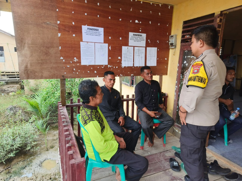 Bhabinkamtibmas Desa Kuala Gaung Memberikan Himbauan Kepada Masyarakat Agar Tetap Waspada Dengan Pendatang Baru