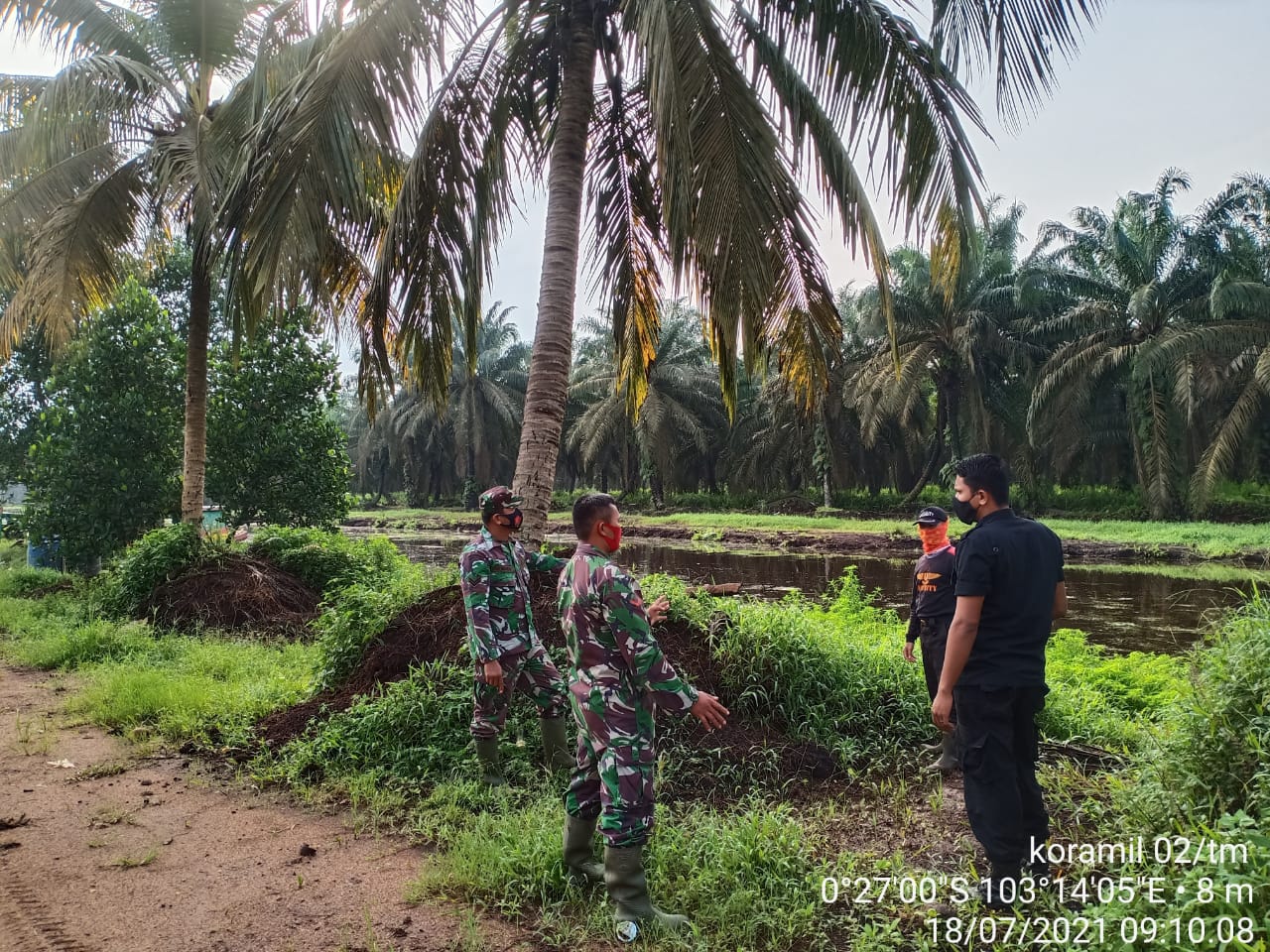 Personil Koramil 02/Tanah Merah Rutin Lakukan Patroli Karhutla di Desa Rantau Panjang