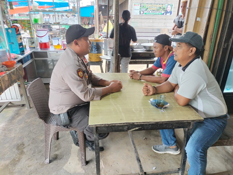 Sambang Warga, Bripka Iwan Riyadi Giat Lakukan Penjagaan dan Keamanan Lingkungan Setempat