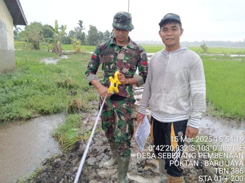 Oplah Koramil 09/Kemuning Meningkatkan Produktivitas Sawah dan Ketahanan Pangan