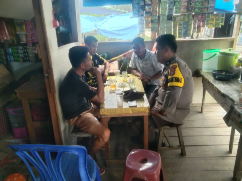 Jelang Pilkada, Bhabinkamtibmas Desa Simpang Gaung Aiptu Safrizal Zufri Ajak Warga Hindari Berita Hoaks