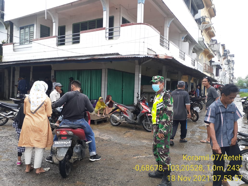 Personil Koramil 07/Reteh Kembali Berikan Edukasi Warga Tentang Protokol Kesehatan