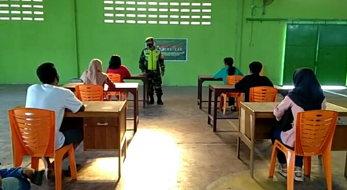 Babinsa Koramil 03/Siak Laksanakan Pendampingan Berbagi Kuota Internet Gratis