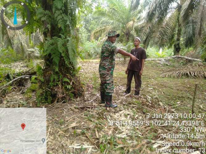 Babinsa Koramil 09/Kemuning Ajak Masyarakat Agar Peduli Terhadap Karlahut